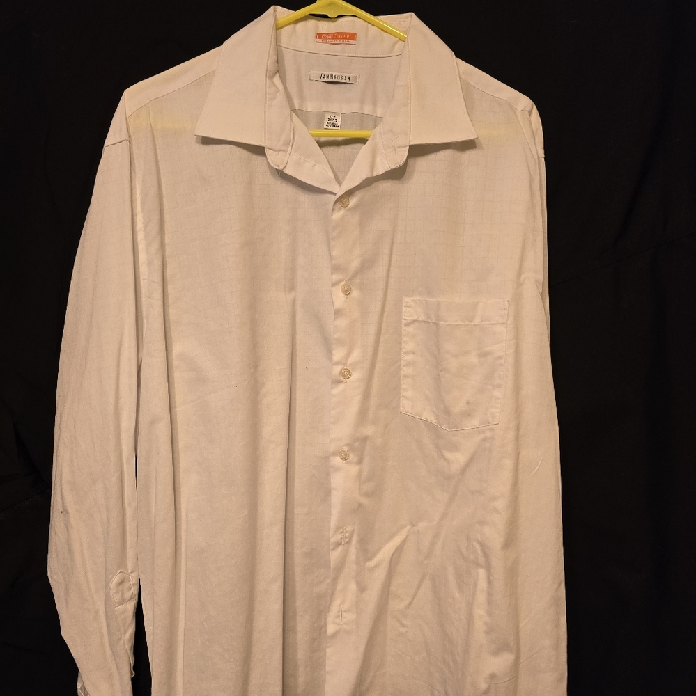 Van Heusen Mens Button Down Shirt Size XL White Pin Stripe 17 34/35